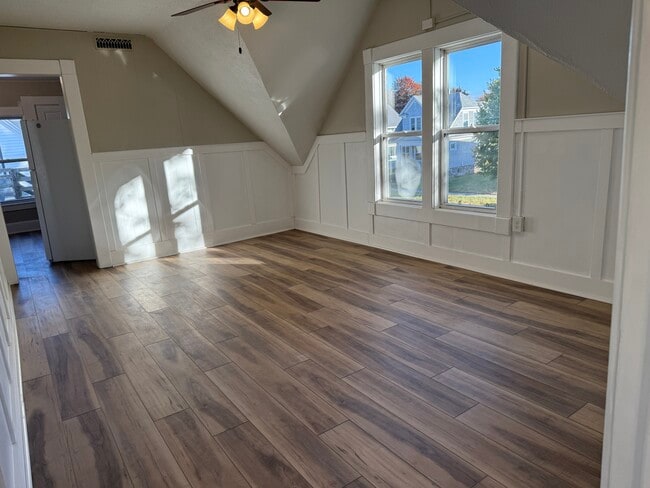 377 Ellis St, Unit 377 Duplex Upper in Fond du Lac, WI - Foto de edificio - Building Photo