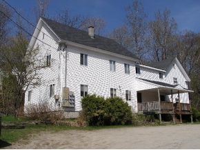 46 Maple St in Littleton, NH - Building Photo