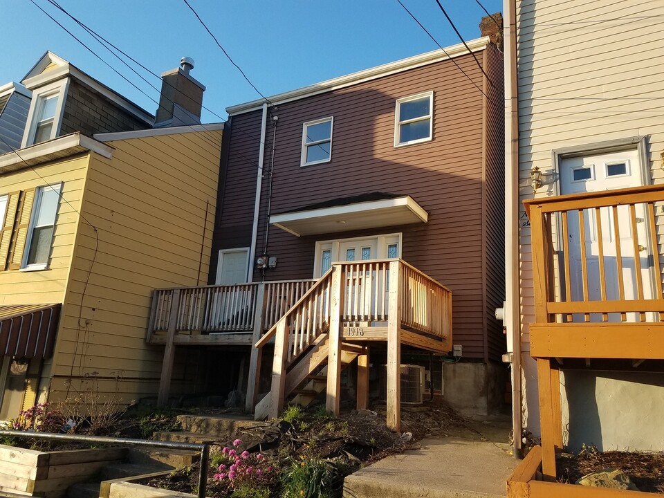 1918 Shamokin St in Pittsburgh, PA - Building Photo