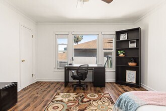515 Landfair Ave in Los Angeles, CA - Building Photo - Building Photo