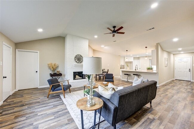 15706 Amapola Dr in Houston, TX - Building Photo - Building Photo
