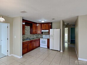 5551 82nd Ave N in Pinellas Park, FL - Building Photo - Building Photo