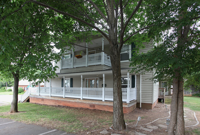 41-49 N Main St in Belmont, NC - Building Photo - Building Photo