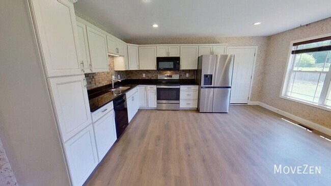 275 Scenic Ave in Campobello, SC - Foto de edificio - Building Photo