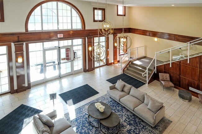 10 Byron Pl in Larchmont, NY - Building Photo - Building Photo