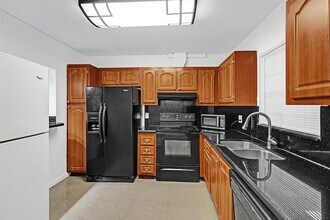 5140 SW 40th Ave in Fort Lauderdale, FL - Foto de edificio - Building Photo