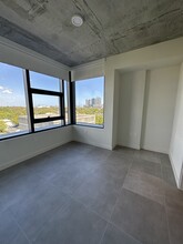 267 NW 33rd St, Unit 3420 in Miami, FL - Building Photo - Building Photo