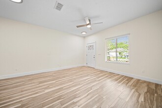 208 N Cherry St in Bunnell, FL - Building Photo - Building Photo