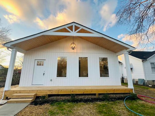 property at 2605 Roanoke Ave