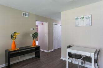 Creekside Apartments in Decatur, GA - Foto de edificio - Interior Photo