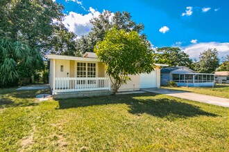 2426 S Maple Ave in Sanford, FL - Building Photo - Building Photo