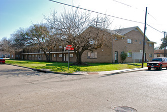 Havenhurst in Farmers Branch, TX - Building Photo - Building Photo