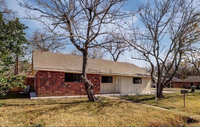 501 Ladd St in Dayton, TX - Building Photo - Building Photo