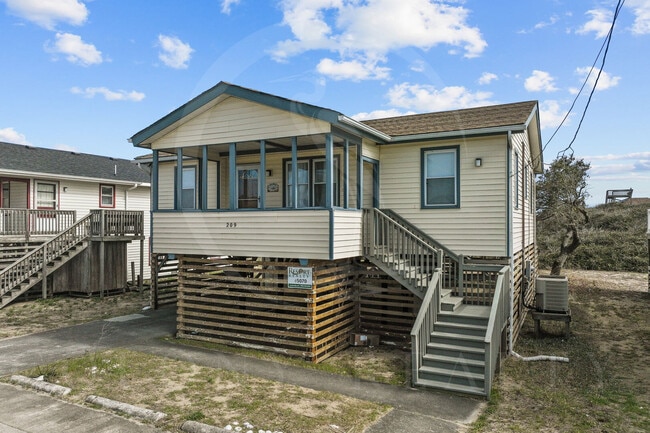 209 E Walker St in Kill Devil Hills, NC - Building Photo - Building Photo
