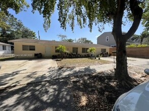 1320 NE 117th Ter, Unit 1 in Miami, FL - Building Photo - Building Photo