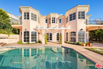 1415 Cuesta Linda Dr in Los Angeles, CA - Building Photo - Building Photo