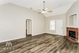 8647 Rogers Park Ave in Memphis, TN - Foto de edificio - Building Photo