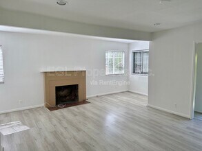 358 N San Vicente Blvd in West Hollywood, CA - Building Photo - Building Photo