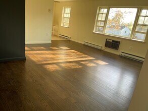 121 Shadow Ln, Unit B4 in West Hartford, CT - Building Photo - Building Photo