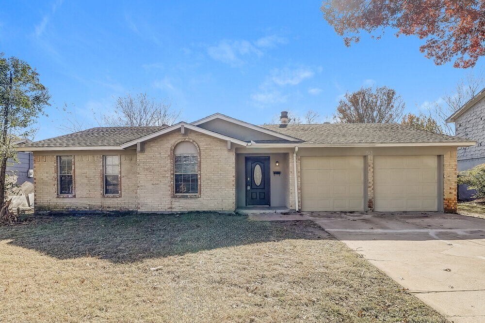 742 Yale Dr in Lancaster, TX - Foto de edificio