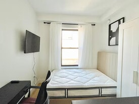 Furnished room/NOT APARTMENT in Brooklyn, NY - Building Photo