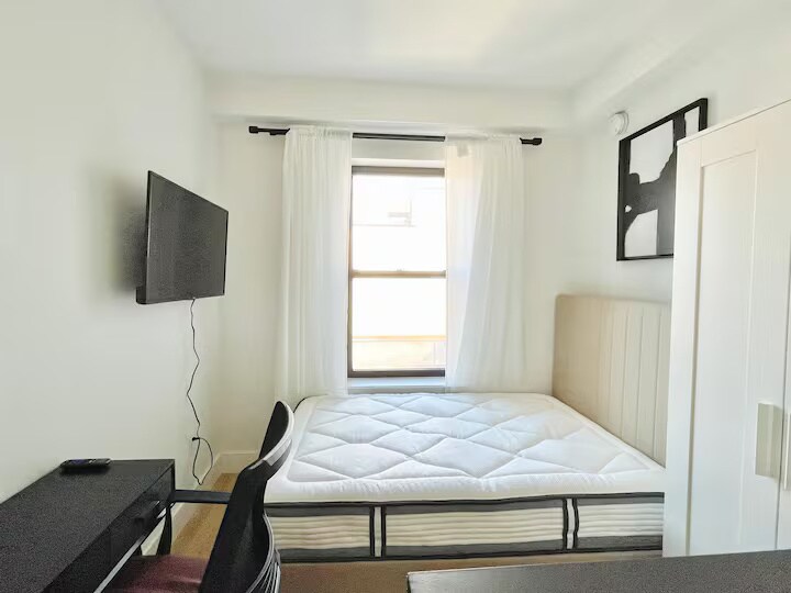 Furnished room/NOT APARTMENT in Brooklyn, NY - Building Photo