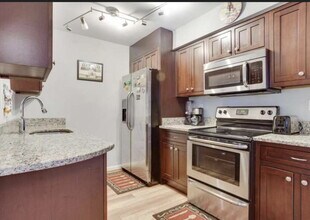 8024 Chapel Cove Dr in Laurel, MD - Building Photo - Building Photo