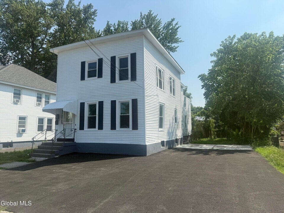 11 Clifford Rd in Menands, NY - Building Photo