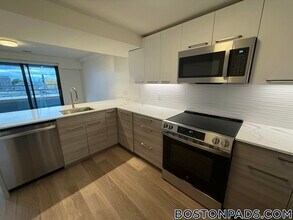 1079 Commonwealth Ave in Boston, MA - Building Photo - Building Photo