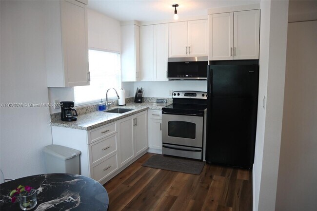 564 NW 51st St in Miami, FL - Building Photo - Building Photo