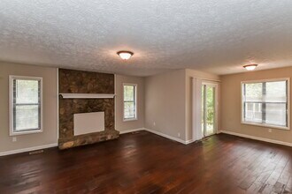 4173 Woodcrest Dr in Powder Springs, GA - Building Photo - Building Photo