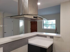 235 Antilla Ave-Unit -8 in Coral Gables, FL - Foto de edificio - Building Photo