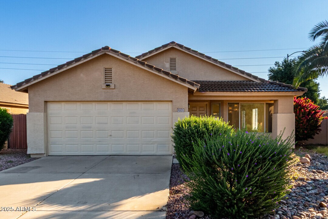 8103 W Tonto Ln in Peoria, AZ - Building Photo