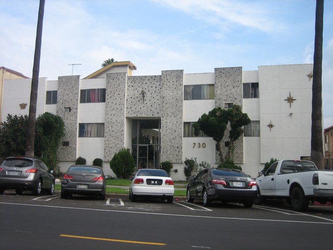 730 N Mariposa Ave in Los Angeles, CA - Building Photo - Building Photo