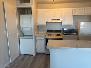 1381 E University Ave. in Las Vegas, NV - Building Photo - Building Photo