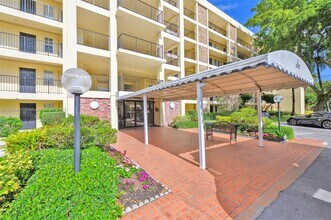 2751 N Palm Aire Dr in Pompano Beach, FL - Building Photo - Building Photo