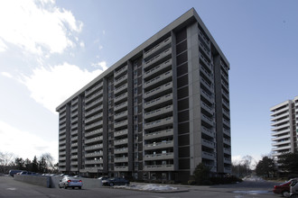 60 Inverlochy Blvd in Markham, ON - Building Photo - Building Photo