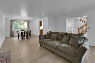 4926 Dover St in Everett, WA - Building Photo - Building Photo