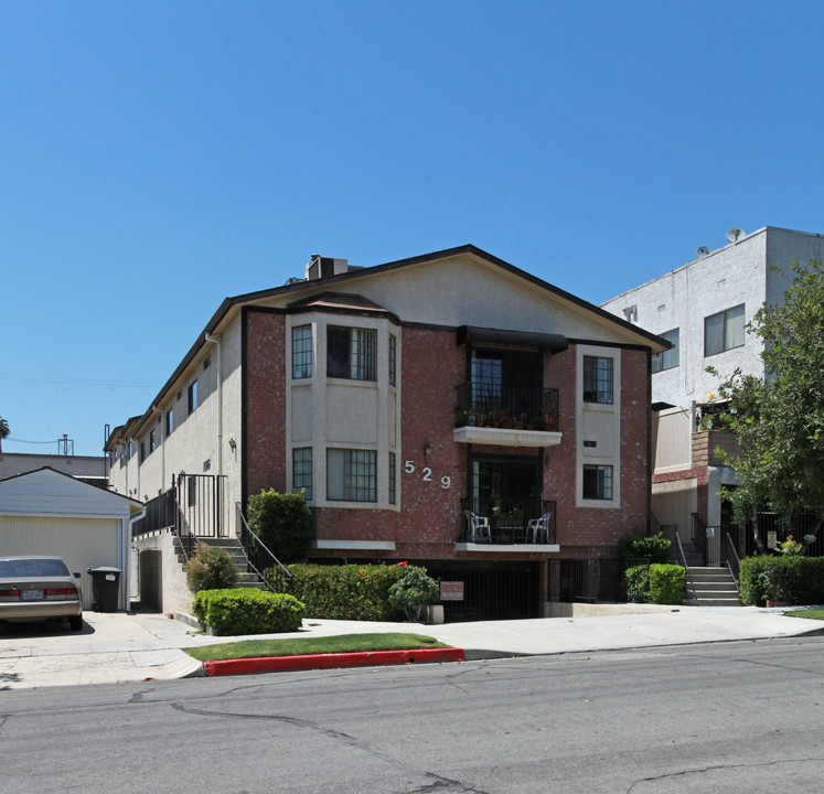 529 E Cedar Ave in Burbank, CA - Building Photo