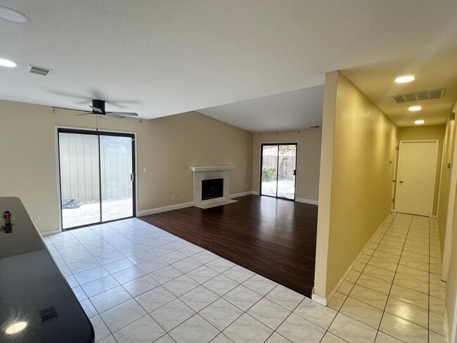 6039 Carolina Cir in Stockton, CA - Building Photo - Building Photo
