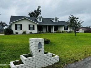 5108 Deep Bayou Dr in Panama City, FL - Building Photo - Building Photo