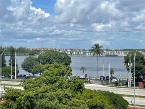 1200 NE Miami Gardens Dr in Miami, FL - Building Photo - Building Photo