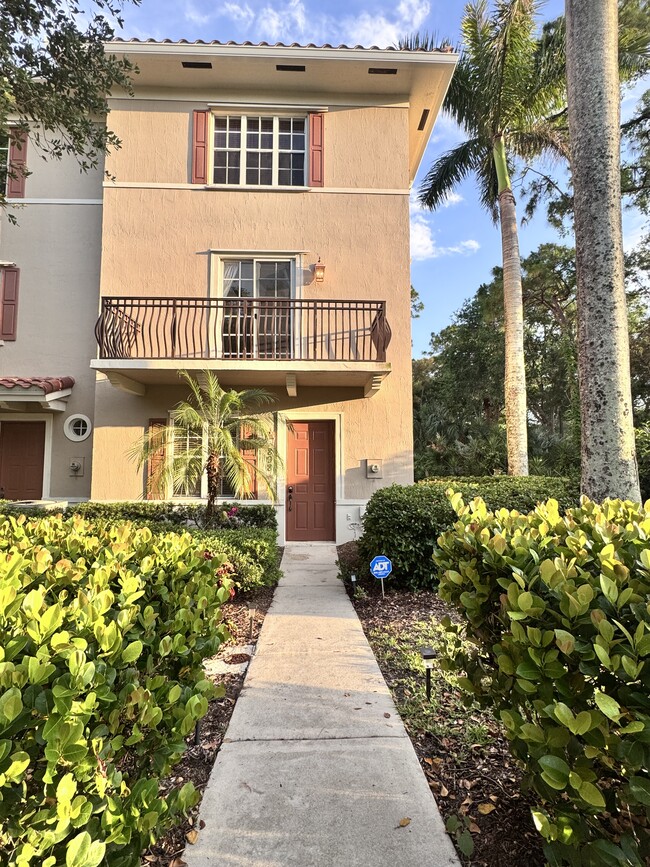 898 University Blvd in Jupiter, FL - Building Photo - Building Photo