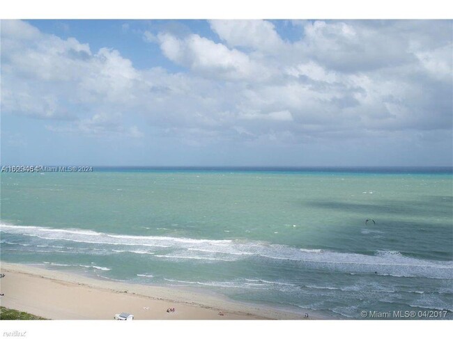 5701 Collins Ave in Miami Beach, FL - Building Photo - Building Photo