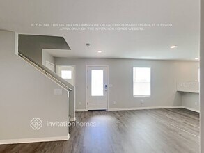 8216 W Illini St in Phoenix, AZ - Foto de edificio - Building Photo