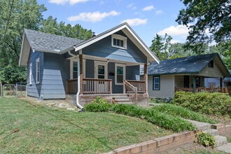 810 W 77th St in Kansas City, MO - Foto de edificio - Building Photo