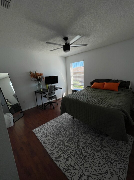 10042 Ian St in Orlando, FL - Foto de edificio