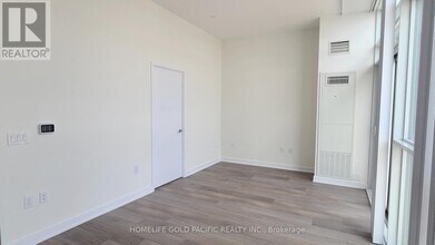 10-1810 Honeycrisp Cres in Vaughan, ON - Building Photo - Building Photo