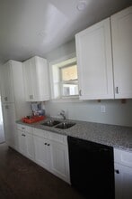 202 Walnut St, Unit First Floo in Mont Clare, PA - Building Photo - Building Photo