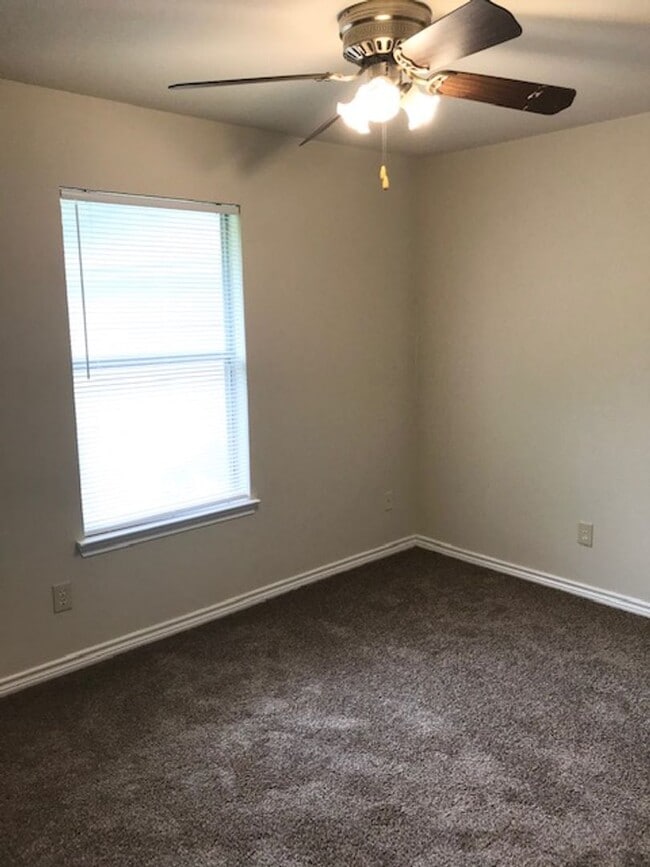 100 Howard St in Moody, TX - Building Photo - Building Photo